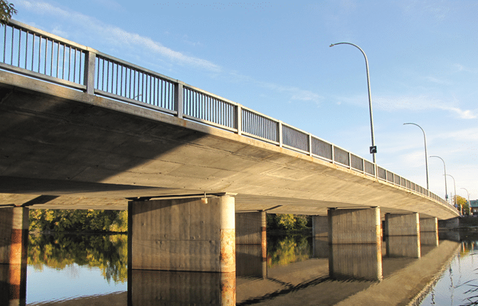 Réponse à ma demande concernant la sécurité des piétons et des cyclistes pendant les travaux de construction du pont de la rue Saint-Patrick