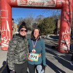 La conseillère Plante avec Dre Vera Etches à la ligne d’arrivée de la course de 5 km de Vanier. Vanier 5K Run