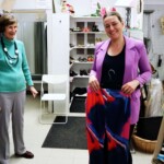 On fait des économies au May court Bargain Box.