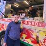 La conseillère Plante auprès du camion-restaurant Si Señor.