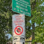 Le panneau Stationnement interdit pour le programme du projet pilote de couloir scolaire.