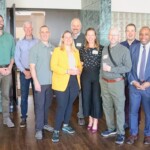 Avec les membres du conseil et les conseillers de la Piste d’hiver Rideau lors de la reconnaissance pour les bénévoles de la piste hivernale.