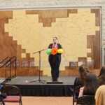 Stéphanie Plante s’adresse au Sommet de la jeunesse.